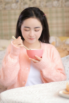 丰满型女人胸好大视频